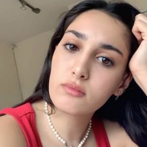 Meet your Posher, Maya